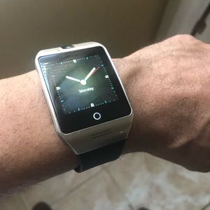 Q18 Smart watch.